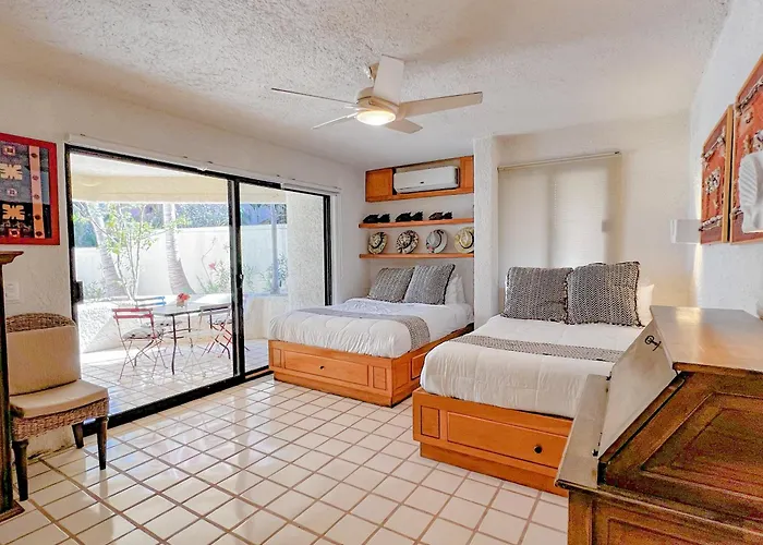 Apartment & Oceanfront Terrasol Condo, 2 Pools & Patio