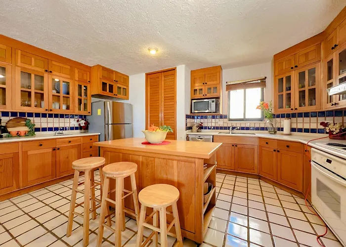Apartment & Oceanfront Terrasol Condo, 2 Pools & Patio