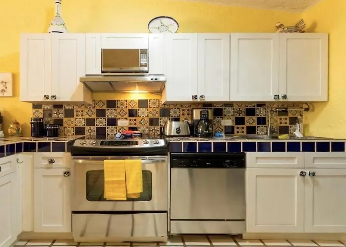 Apartment & Oceanfront Terrasol Condo, 2 Pools & Patio